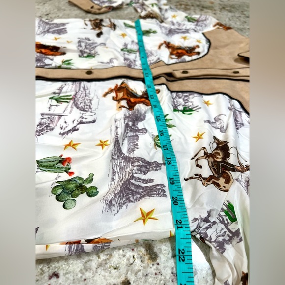 Delila Texas Western Tan & White Button Down Shirt w/ Cactus, Horses & Cowboys - Picture 7 of 9